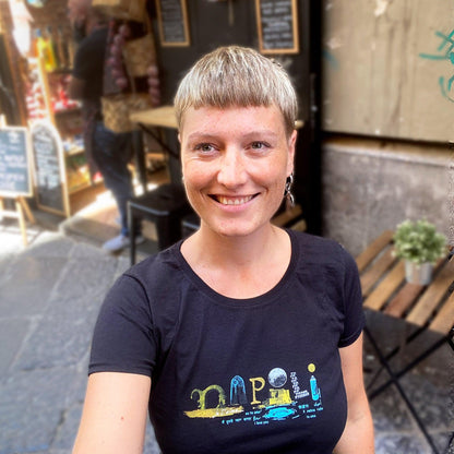T-Shirt Donna con Stampa Artistica di Napoli ¨C Stile Unico e Autentico
